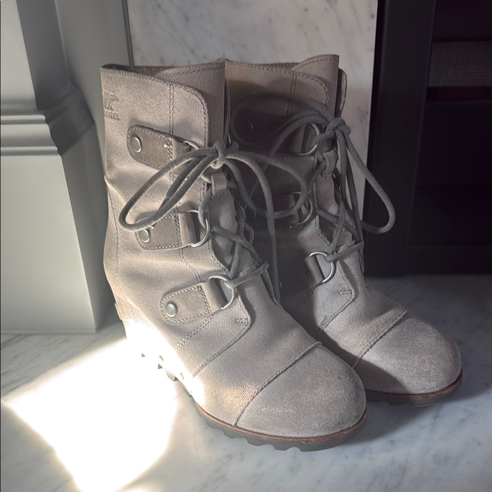Women's Gray Lace-Up Boots